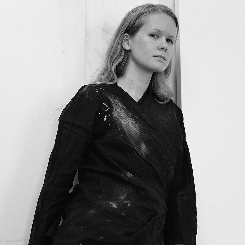 Sara AnstisHero Image